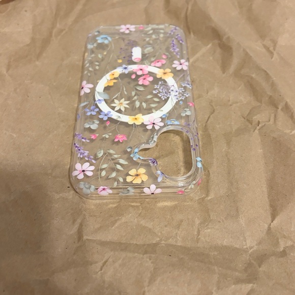 Velvet Caviar Enchanted Floral Clear MagSafe iPhone 17 Case - Picture 5 of 7